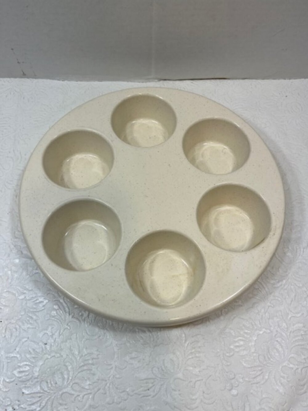 VTG Anchor Hocking Microware 6-Cupcake Muffin Baking Pan 9-inch Plastic Cream